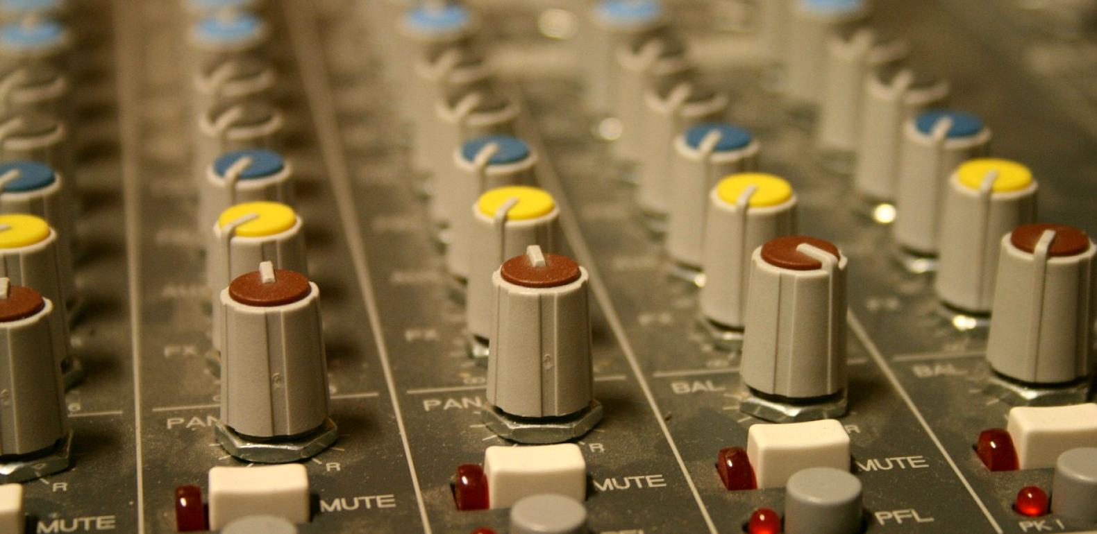 A Monitoring Fix for a Regional Talk Show Gallery